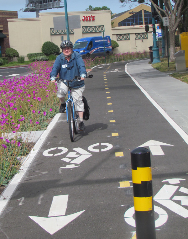 Emeryville Approves 40th Street Protected Bike Lanes
