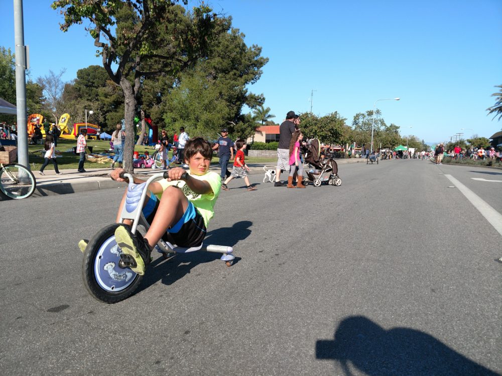 Cruising down Acacia Parkway.