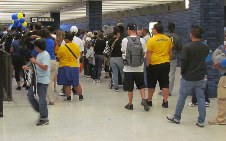 Stations were crowded on the way out, but with a little patience everyone got through.