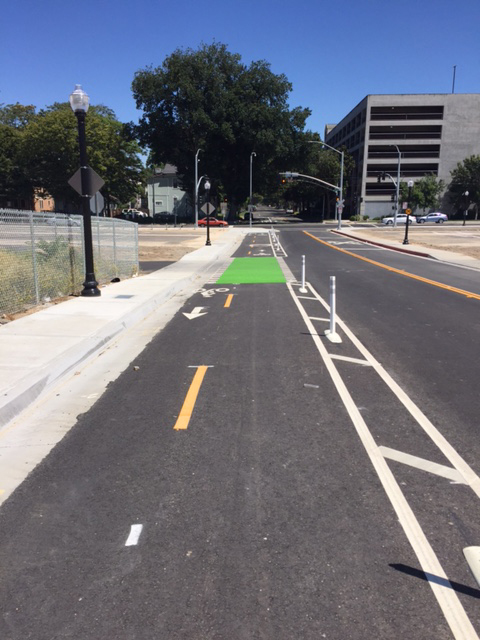 Eyes on the Street: Sacramento’s First Cycle Track Appears Near Amtrak