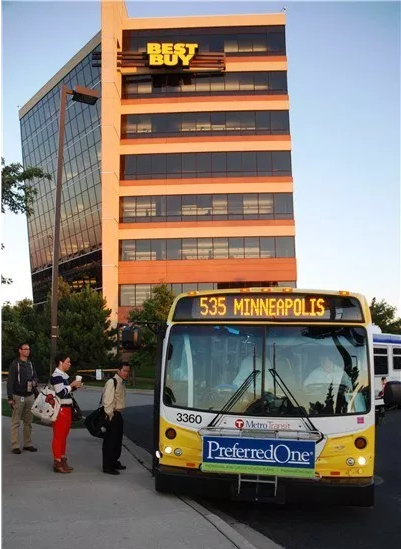 How to Make Transit More Competitive in the Suburbs