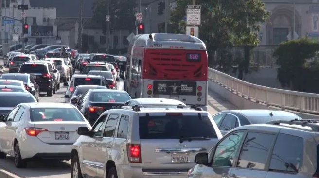 Streetfilms Video: Flower Street Bus Lane Is a Success Story to Be Copied