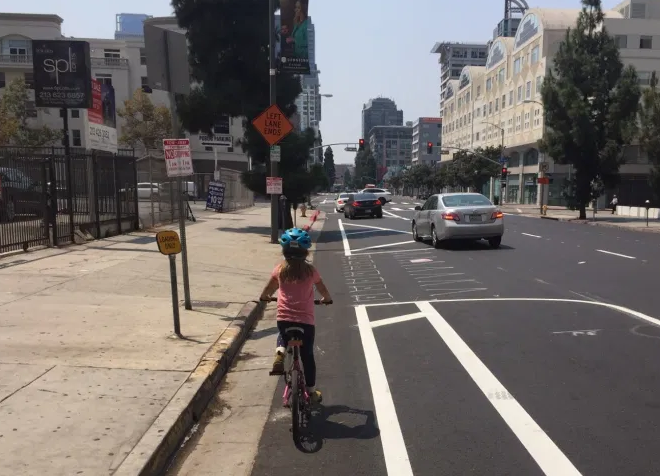 Eyes on the Street: New Left-Side Protected Bike Lane on Grand in Downtown L.A.