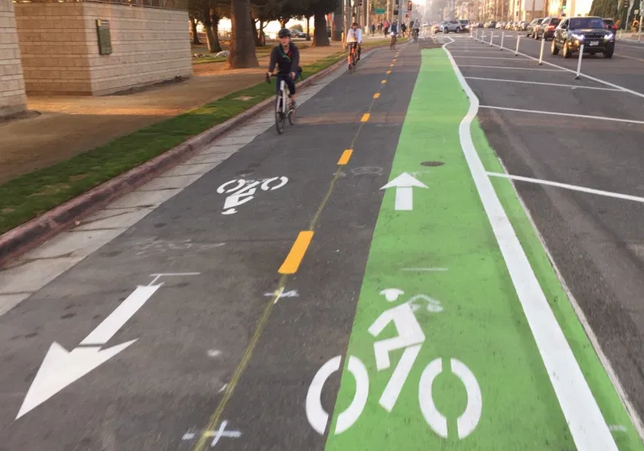 Eyes on the Street: Santa Monica’s 2-Way Protected Bikeway Along Ocean Avenue
