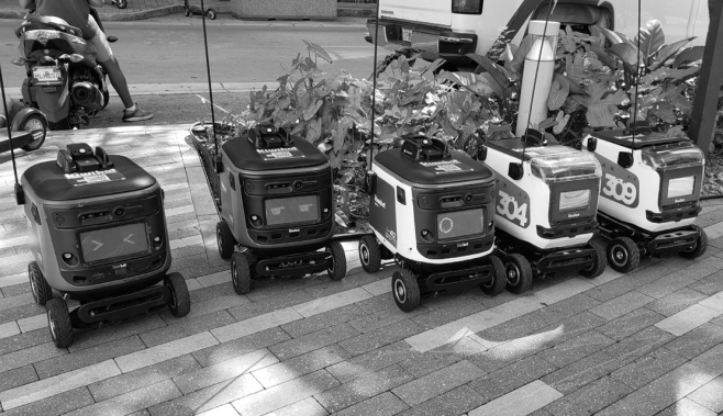 Study: ‘Pedestrian Delivery Robots’ Have a Lot of the Same Challenges As … Pedestrians