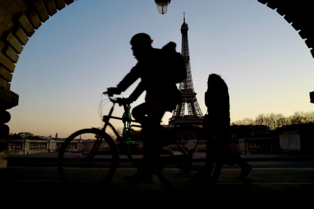 Cycling Through COVID-19: Paris