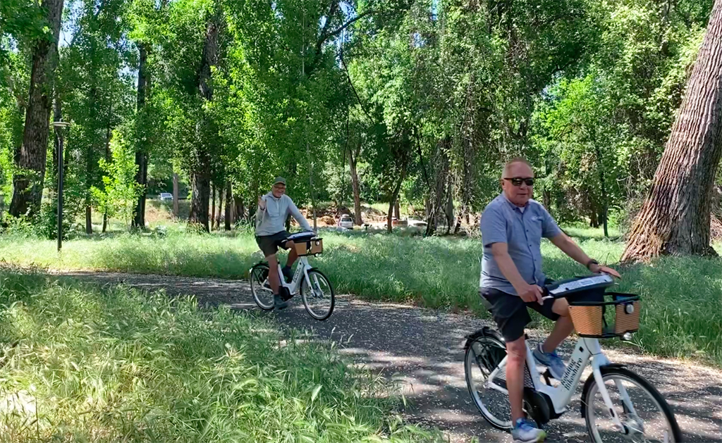 Bike advocate and PedalLove representative Charlie Gandy and BCycle's Director of Business Development Lee Jones enjoy the river ride. Photo: Melanie Curry/Streetsblog