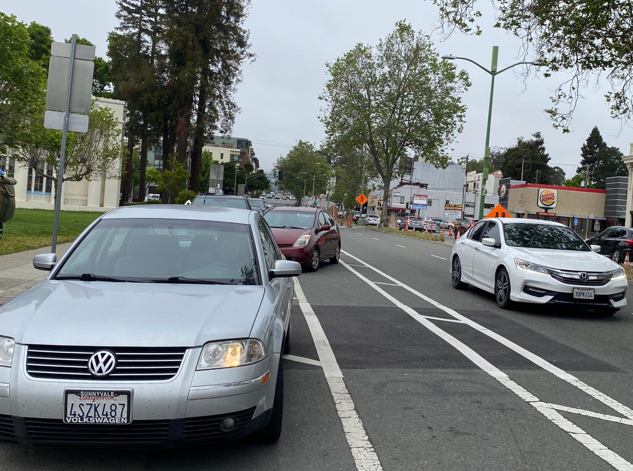 The morning drop-off in front of Oakland Tech. Photo by Melanie Curry/Streetsblog
