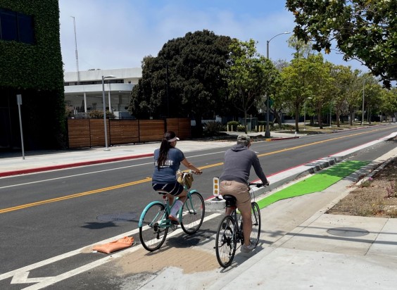 Santa Monica’s New 17th Street Curb-Protected Bike Lanes Are Amazing