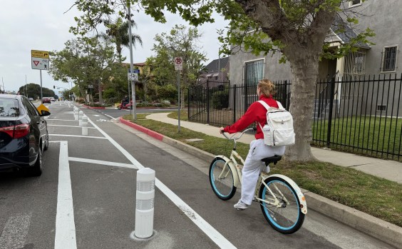 Eyes on the Street: New Protected Bike Lane on San Vicente Blvd