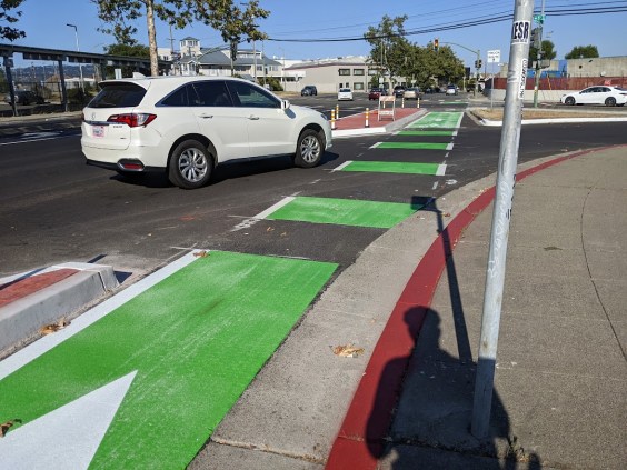 Oakland’s 7th/8th Street Protected Bike Lane has a Deadly Flaw