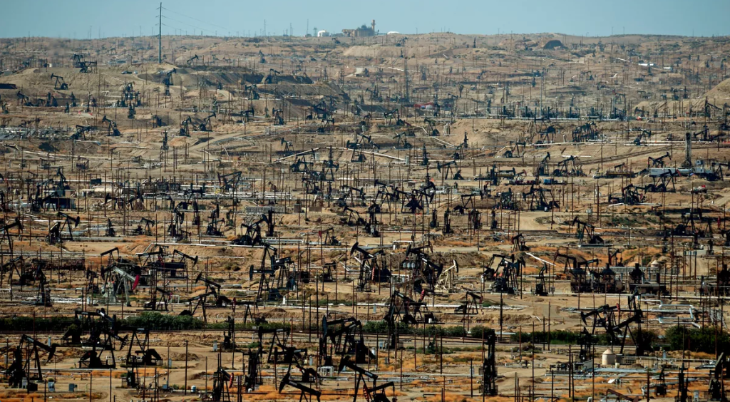 Last Minute Bill Would Allow Thousands of New Oil Wells Annually in Kern County