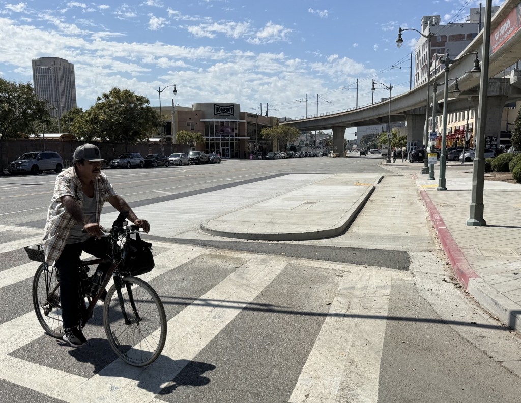 Eyes on the Street: Spring/Alameda Bikeway Construction