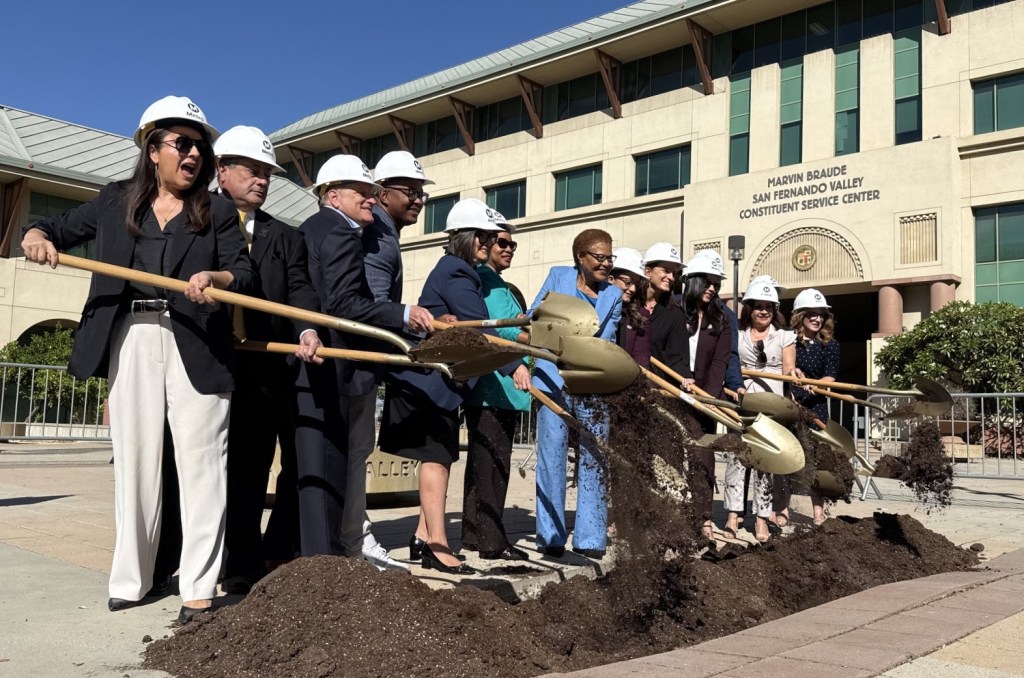 Metro Breaks Ground on Van Nuys Blvd. Rail Major Construction